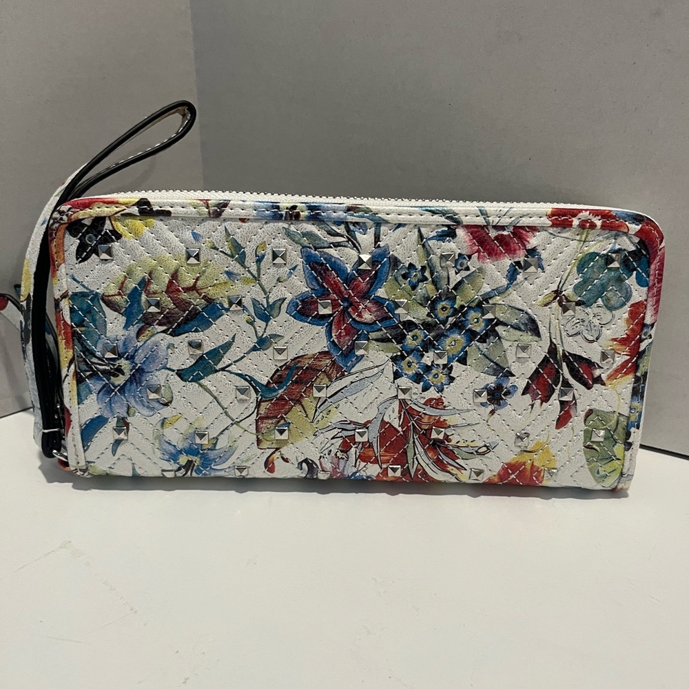 NWT Macys INC Zip Around Wallet in Floral Design